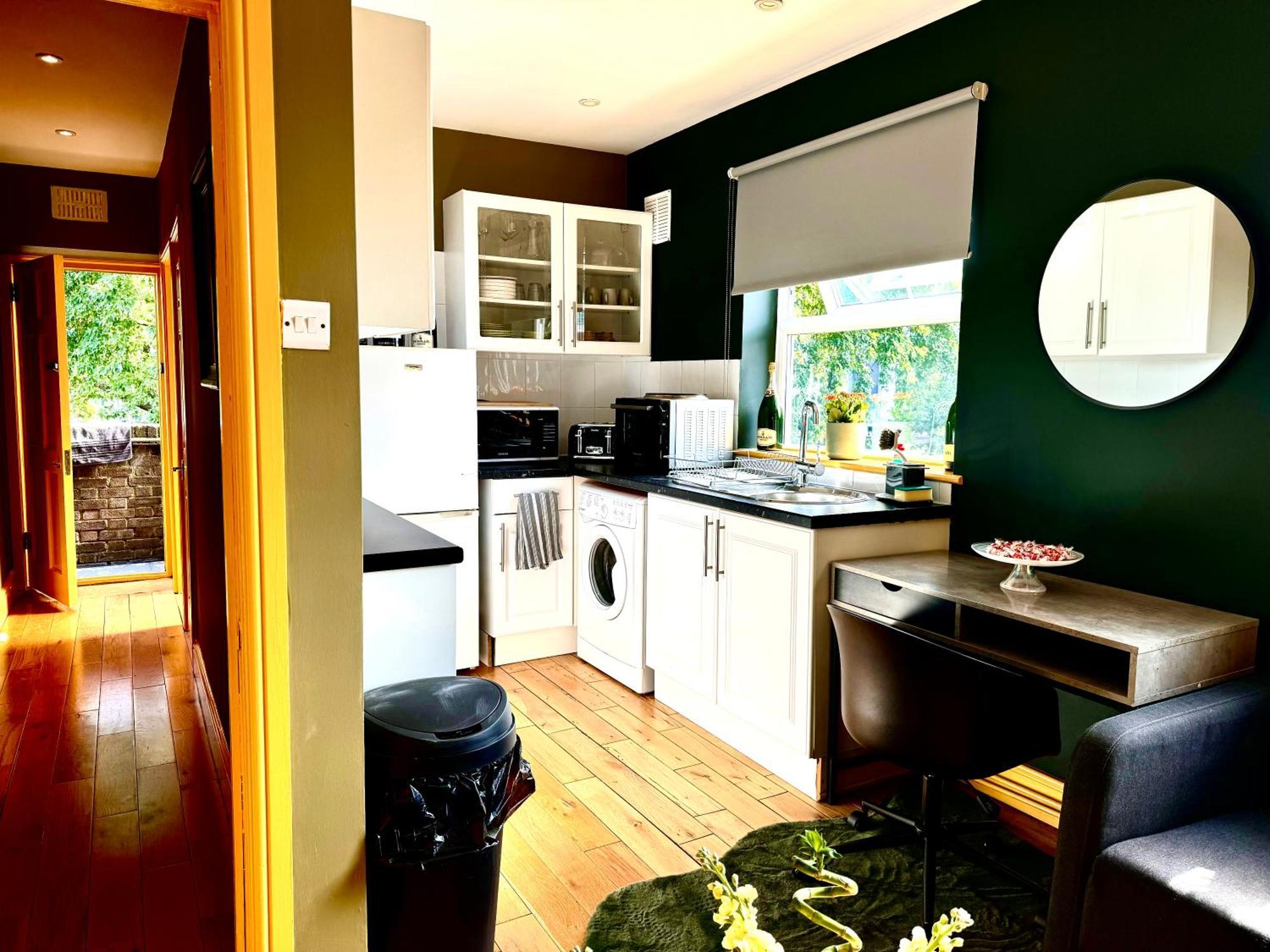 A Lovely 1 Bedroom Flat / Modern-cosy Appartement