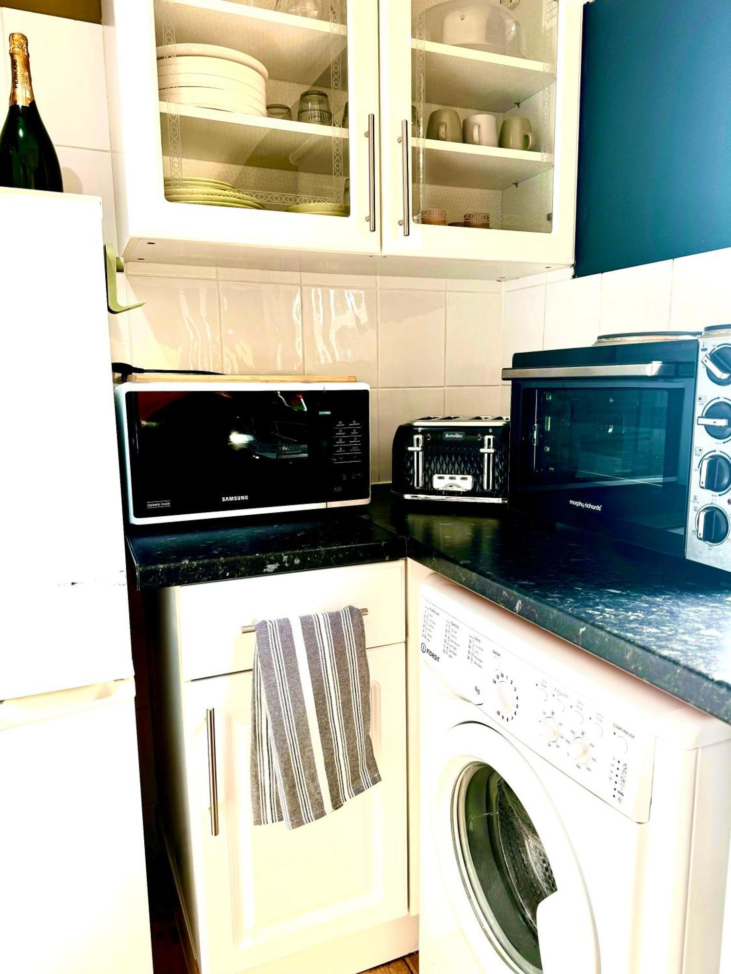 A Lovely 1 Bedroom Flat / Modern-cosy Appartement