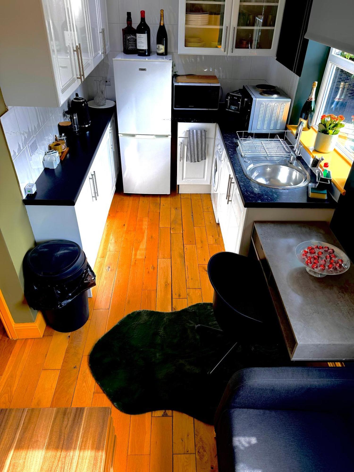A Lovely 1 Bedroom Flat / Modern-cosy Appartement
